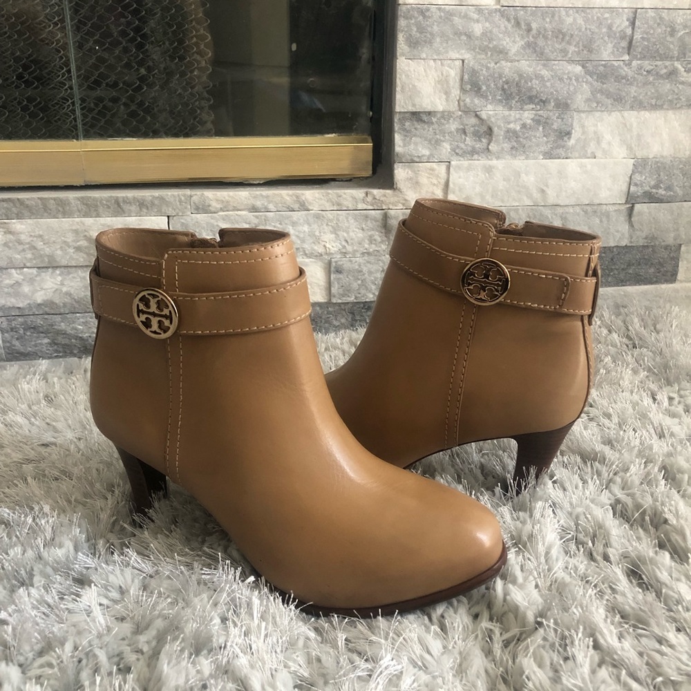 ❌SOLD❌Tory Burch leather boots w/ heels 5.5M